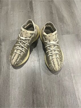 Yeezy (YZY) 380 “Pyrite”